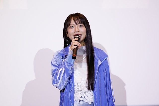 『死亡遊戯で飯を食う。44:CLOUDY BEACH』公開記念舞台挨拶に三浦千幸さん・永瀬アンナさん・伊藤静さんら登壇！　制作の裏側やアフレコ秘話を語る-3