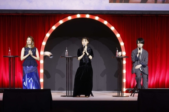 戸松遥さん、花澤香菜さん、小林裕介さんらメインキャストが一挙登壇！ 劇場アニメーション『魔法使いの夜』FGOフェスにて行われたイベントのオフィシャルレポートが到着！-2
