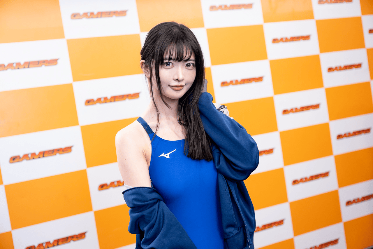 競泳水着×タイツ姿でコスプレイヤー・やんやんが登場【ゲマコス12撮り下ろしグラビア】