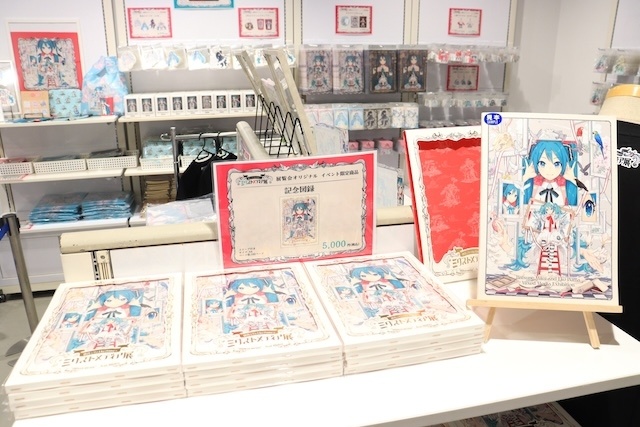 初音ミクへの愛が溢れた2次元と3次元が交差する空間を堪能──イラストレーター・Eko iXimaさんによる初個展「初音ミクとEko iXimaのミクストメディア展」フォトレポート-26