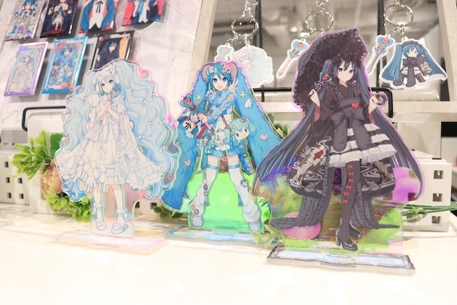 初音ミクへの愛が溢れた2次元と3次元が交差する空間を堪能──イラストレーター・Eko iXimaさんによる初個展「初音ミクとEko iXimaのミクストメディア展」フォトレポート-29