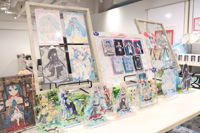 初音ミクへの愛が溢れた2次元と3次元が交差する空間を堪能──イラストレーター・Eko iXimaさんによる初個展「初音ミクとEko iXimaのミクストメディア展」フォトレポート-25