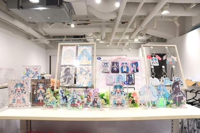 初音ミクへの愛が溢れた2次元と3次元が交差する空間を堪能──イラストレーター・Eko iXimaさんによる初個展「初音ミクとEko iXimaのミクストメディア展」フォトレポート-24
