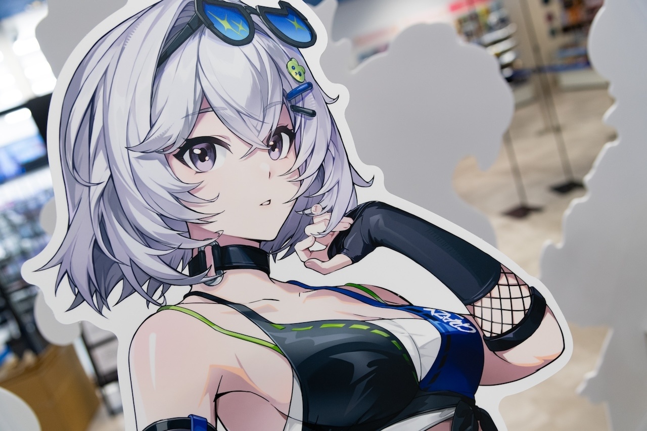 「『NTE』2026フェア in アニメイト」開催を記念してアニメイト一部店舗がヘテロシティになっちゃった!? スタンディパネル展示やガラス面装飾などに注目 【フォトレポート】-11