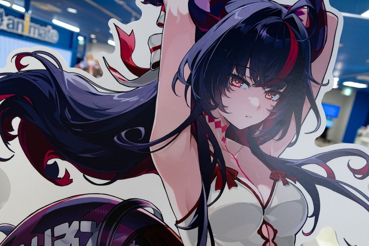 「『NTE』2026フェア in アニメイト」開催を記念してアニメイト一部店舗がヘテロシティになっちゃった!? スタンディパネル展示やガラス面装飾などに注目 【フォトレポート】-16
