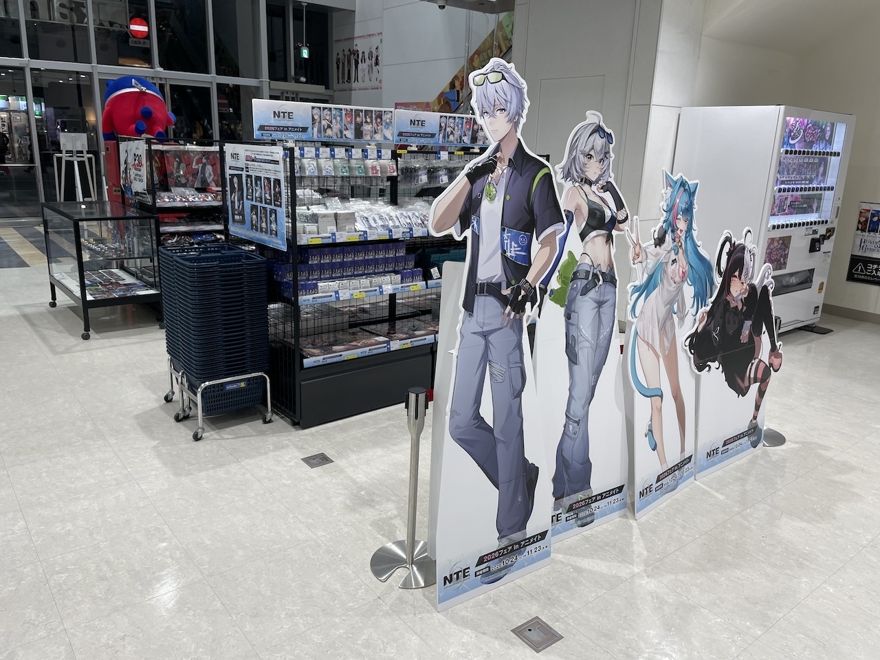 「『NTE』2026フェア in アニメイト」開催を記念してアニメイト一部店舗がヘテロシティになっちゃった!? スタンディパネル展示やガラス面装飾などに注目 【フォトレポート】-24