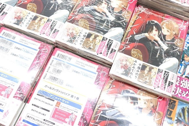 フェア「『ディズニー スパークリンク・スターズ』「Debut!」フェア inアニメイト」や「アニメ「ハイキュー!!」クールダウンフェア」が開催中！　ほか［今日のアニメイト池袋本店］-12