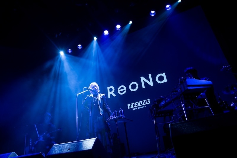 「おはよう」で幕開け、三者三様の音楽が響く──Suupeas、Hikaru、デビュー8周年を迎えたReoNaが彩った「animate Theater LIVE 2026 ~summer~」DAY1レポート-10