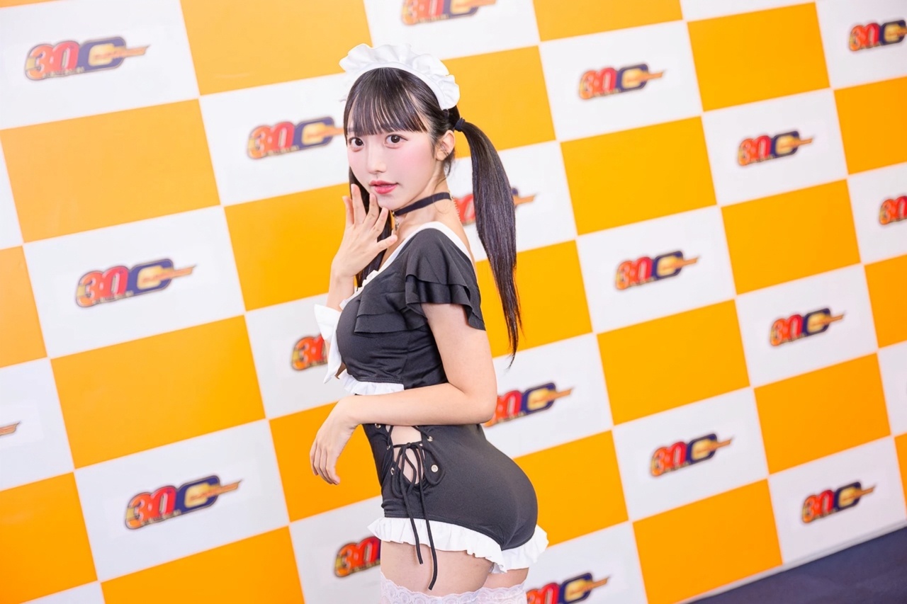 あきらむが初々しくもセクシーメイドで初参戦【ゲマコス13撮り下ろしグラビア】