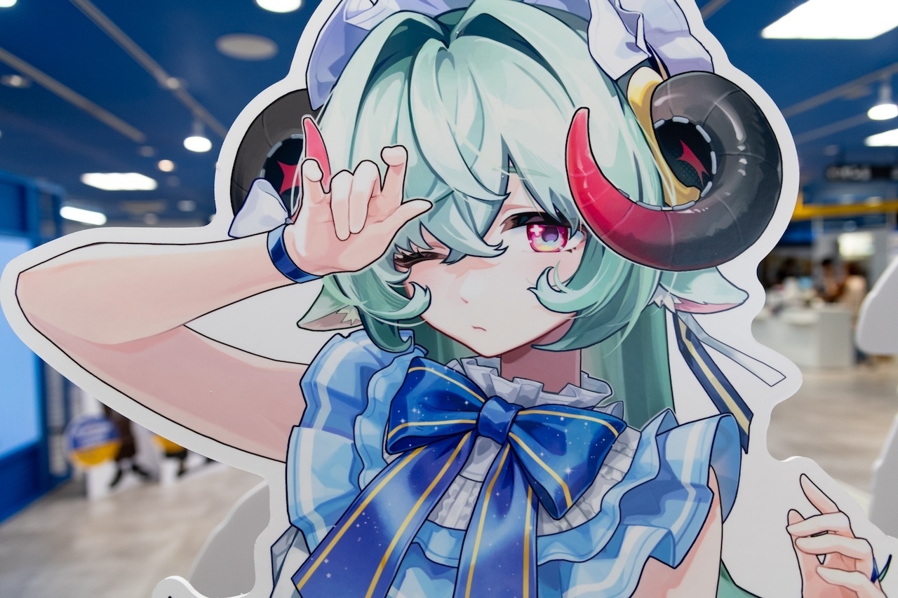 「『NTE』2026フェア in アニメイト」開催を記念してアニメイト一部店舗がヘテロシティになっちゃった!? スタンディパネル展示やガラス面装飾などに注目 【フォトレポート】-17