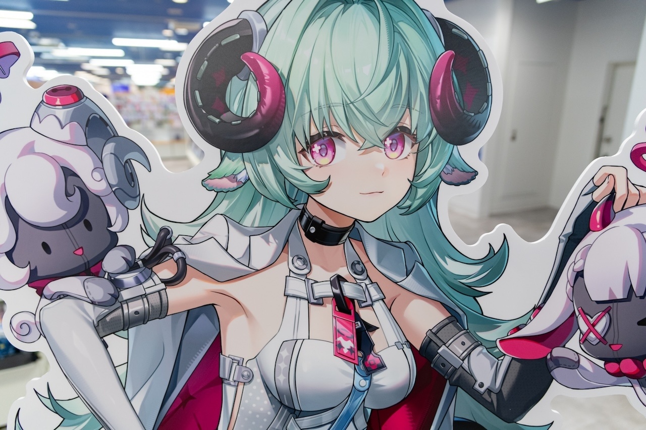 「『NTE』2026フェア in アニメイト」開催を記念してアニメイト一部店舗がヘテロシティになっちゃった!? スタンディパネル展示やガラス面装飾などに注目 【フォトレポート】-9
