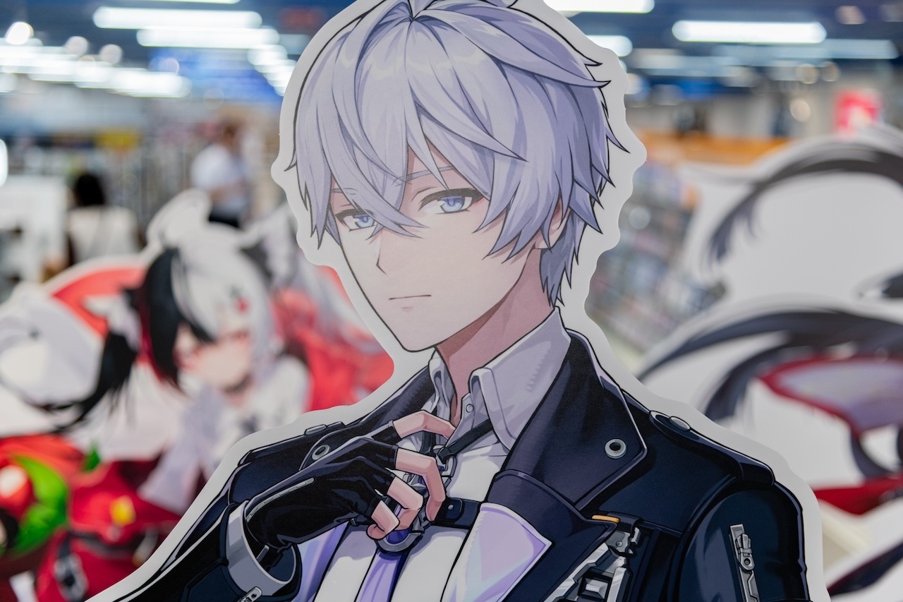「『NTE』2026フェア in アニメイト」開催を記念してアニメイト一部店舗がヘテロシティになっちゃった!? スタンディパネル展示やガラス面装飾などに注目 【フォトレポート】-2