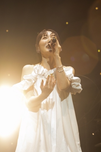 『HANAZAWA KANA Live 2026 “Clematis”』公式ライブレポート＆ライブ写真が到着！　2027年に8thアルバムとなる「未知数」がリリース決定-5