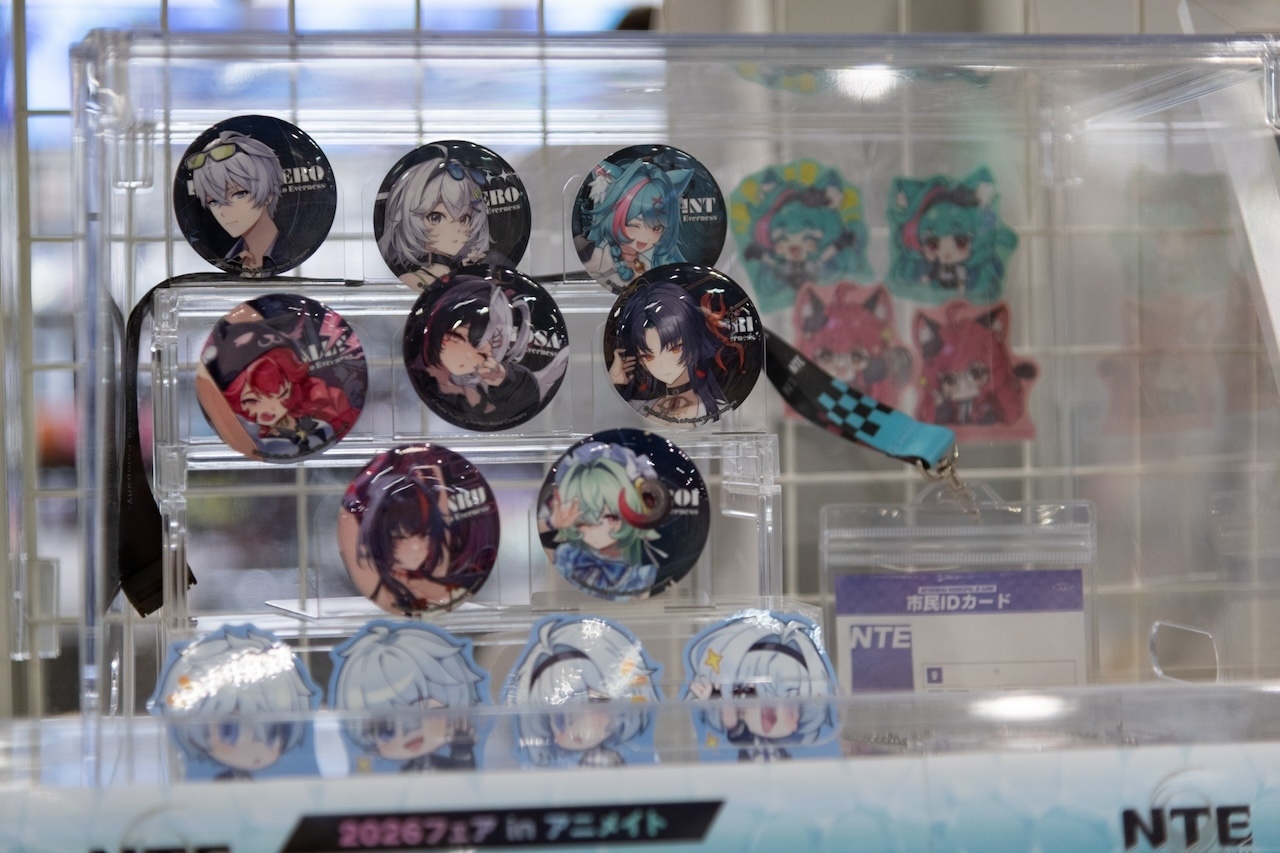 「『NTE』2026フェア in アニメイト」開催を記念してアニメイト一部店舗がヘテロシティになっちゃった!? スタンディパネル展示やガラス面装飾などに注目 【フォトレポート】-19