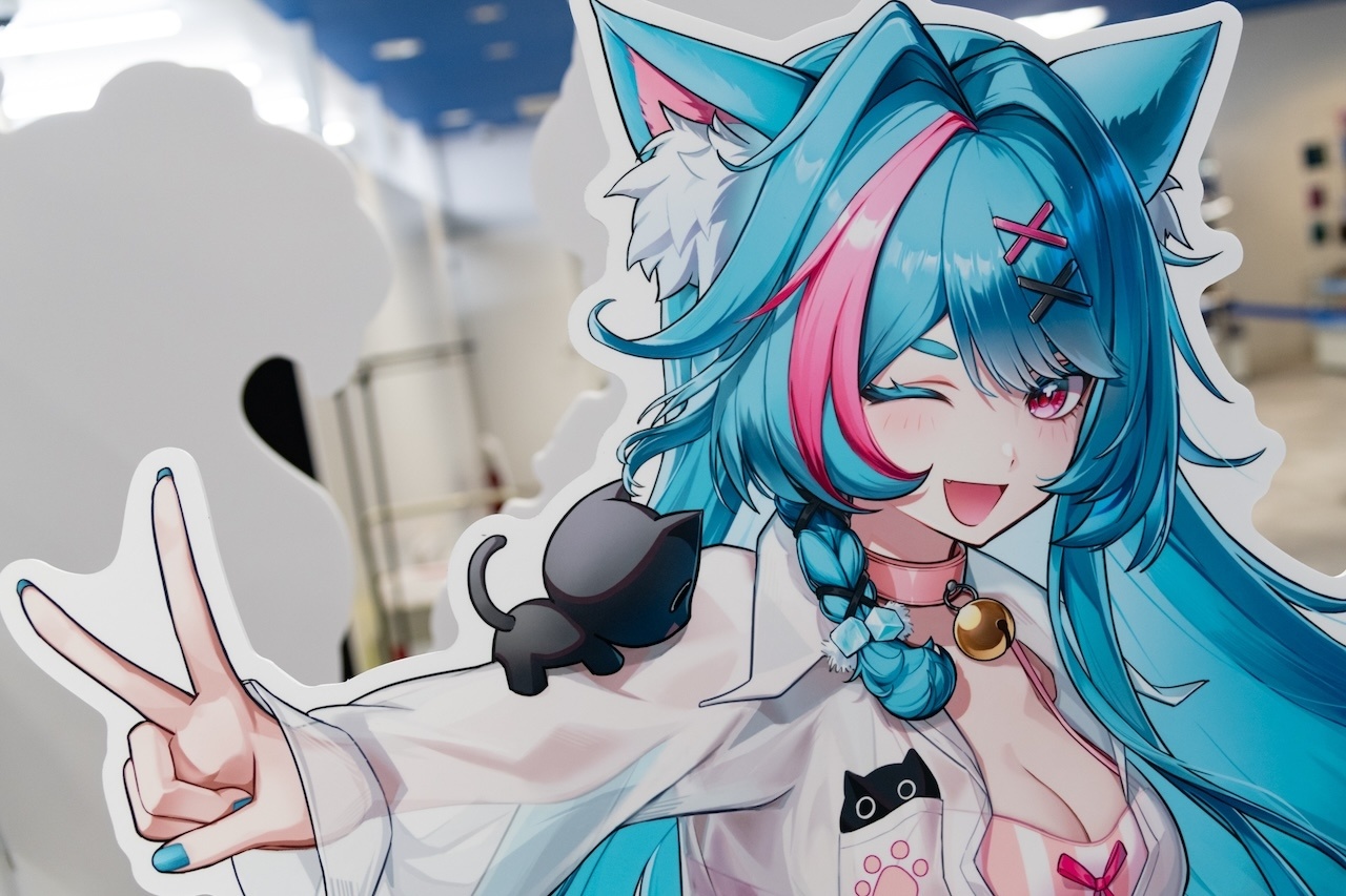 「『NTE』2026フェア in アニメイト」開催を記念してアニメイト一部店舗がヘテロシティになっちゃった!? スタンディパネル展示やガラス面装飾などに注目 【フォトレポート】-12