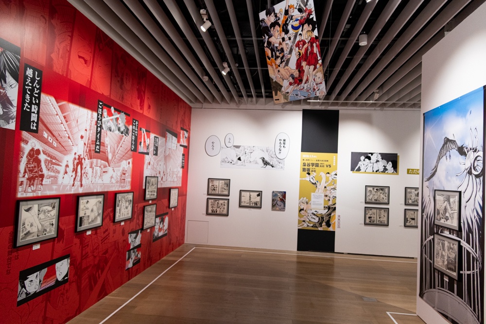 上を向き続けることでしか辿り着かない“頂の景色”──直筆原稿や本展描きおろしイラストで「挑戦の物語」を振り返る「古舘春一　ハイキュー!!展　挑戦者たち」フォトレポート-9