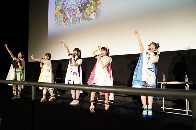 『劇場版 前橋ウィッチーズ～魔女見習いのエモエモリーズ～』公開記念舞台挨拶を実施！　春日さくらさん・咲川ひなのさん・本村玲奈さん・三波春香さん・百瀬帆南さん・山元隼一監督・吉田恵里香氏（シリーズ構成/脚本）が登壇-9