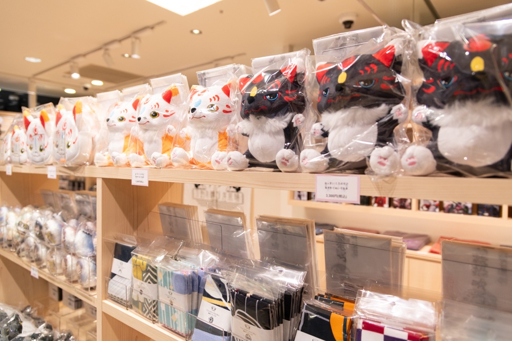 「アニメイトラシック福岡天神」内「刀剣乱舞万屋本舗　福岡天神店」のオープンを記念して『刀剣乱舞ONLINE』宣伝隊長『おっきい こんのすけ』がやってきた！【フォトレポート】-10