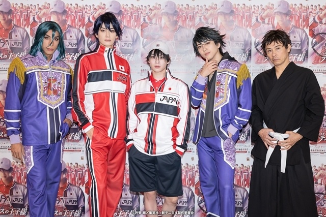 ▲左からメダノレ役:當間ローズさん、徳川役:小野健斗さん、リョーマ役:今牧輝琉さん、リョーガ役:井澤勇貴さん、南次郎役:上島雪夫さん