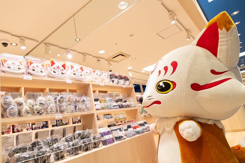 「アニメイトラシック福岡天神」内「刀剣乱舞万屋本舗　福岡天神店」のオープンを記念して『刀剣乱舞ONLINE』宣伝隊長『おっきい こんのすけ』がやってきた！【フォトレポート】-3