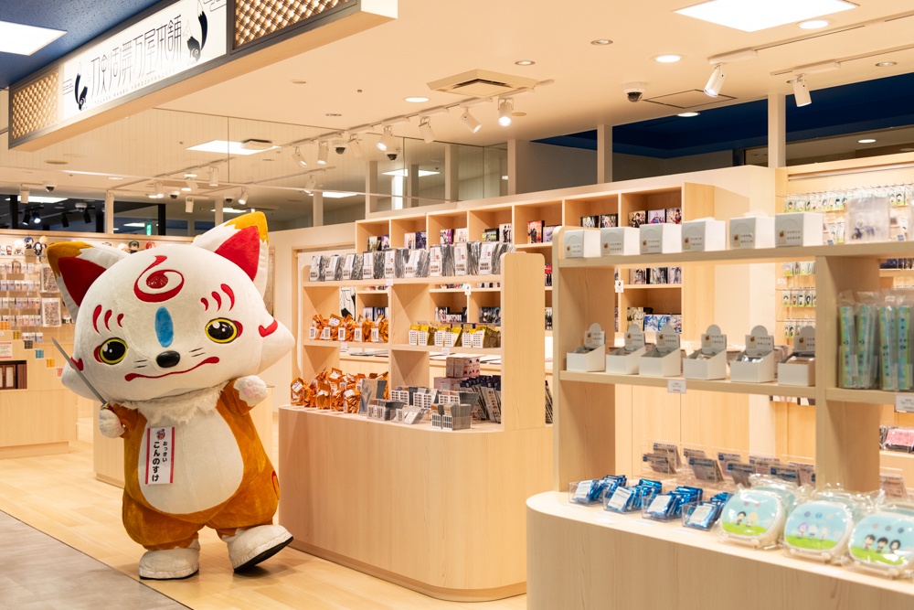 「アニメイトラシック福岡天神」内「刀剣乱舞万屋本舗　福岡天神店」のオープンを記念して『刀剣乱舞ONLINE』宣伝隊長『おっきい こんのすけ』がやってきた！【フォトレポート】-8