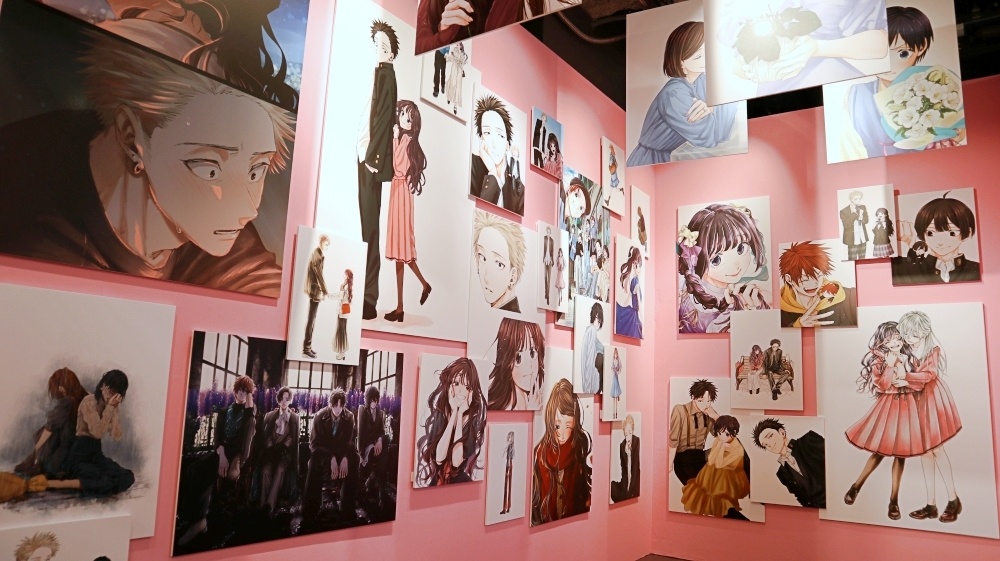 貴重なネームや原画、華やかなカラーイラストが集結！　物語が歩んできた5年間の軌跡をたどる「薫る花は凛と咲く 5周年記念展」東京会場フォトレポート-10