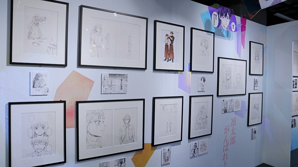 貴重なネームや原画、華やかなカラーイラストが集結！　物語が歩んできた5年間の軌跡をたどる「薫る花は凛と咲く 5周年記念展」東京会場フォトレポート-5