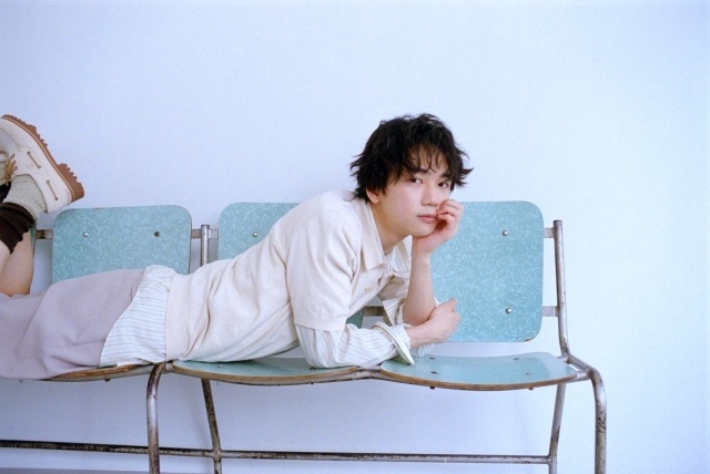 戸谷菊之介さんの1st EP「パーっとやろうぜ！」、ご自身の誕生日である11月30日に発売！　ジャケット写真＆新アーティスト写真が解禁、発売記念イベントが開催決定-1