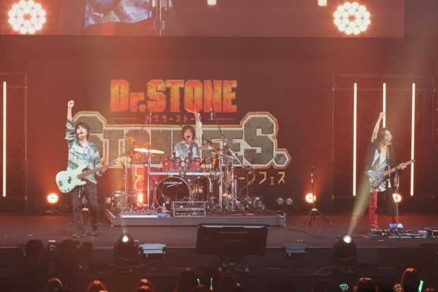 『Dr.STONE』フィナーレイベント「STONE FES.2026」夜の部の公式レポートが到着！　小林裕介さんらメインキャスト、主題歌アーティスト・KANA-BOONとBURNOUT SYNDROMESらが集結-9