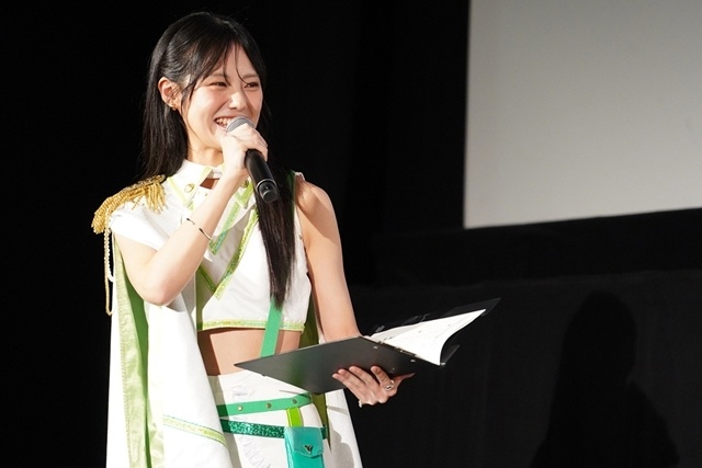 『劇場版 前橋ウィッチーズ～魔女見習いのエモエモリーズ～』公開記念舞台挨拶を実施！　春日さくらさん・咲川ひなのさん・本村玲奈さん・三波春香さん・百瀬帆南さん・山元隼一監督・吉田恵里香氏（シリーズ構成/脚本）が登壇-4