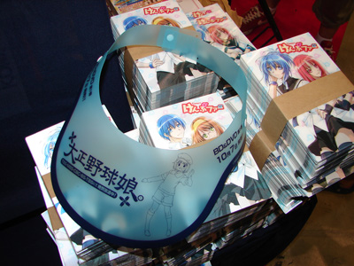 【コミケ76】企業ブースは買うだけじゃない！無料配布物もここまで充実！！　フリーアイテム特集だ！！！-4