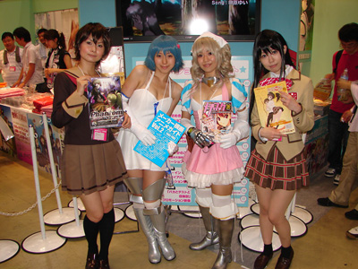 【コミケ76】企業ブースは買うだけじゃない！無料配布物もここまで充実！！　フリーアイテム特集だ！！！-8