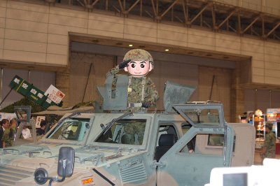 【C3×HOBBY】日本とキャラホビの平和はお任せ！　火力演習VTRあり、最新の軽装甲機動車や自衛官との記念撮影もありの「自衛隊×じえいたん」ブースを紹介！