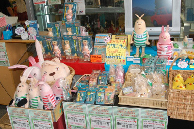 コトブキヤ店頭に『ウサビッチ』のプーチンが登場！　記念撮影会は大盛り上がり！-2