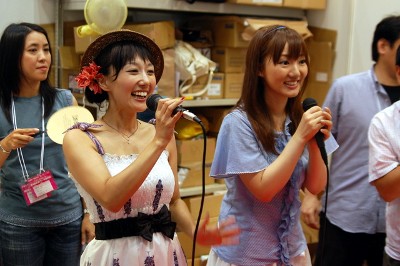 【コミケ76】ツーファイブブースで今野宏美さんと阿澄佳奈さんが手渡し会を開催！の画像-1