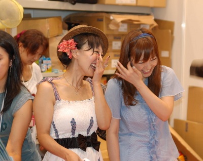 【コミケ76】ツーファイブブースで今野宏美さんと阿澄佳奈さんが手渡し会を開催！
