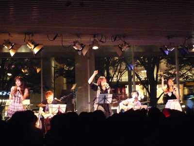 緒方恵美さん、井上喜久子さんらが80年代のヒット曲を歌い踊る！『噴水爆弾 -1980年代songs！』ライブレポート-7