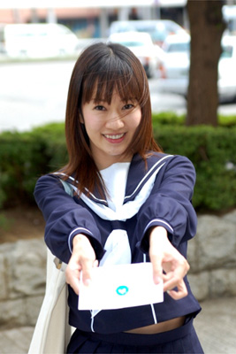 【TGS2009】制服姿の彼女たちが、あなたへの想いを込めたラブレターを手渡し！　『ラブプラス』駅前サプライズお渡しイベントを紹介！-1