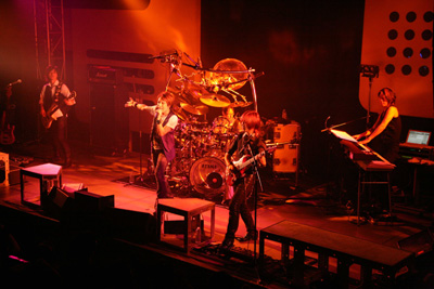 サイキックラバーが2ndアルバム発売記念のワンマンライブ『PYSCHIC LOVER LIVE 2009-LET’S TRY TOGETHER-』を開催。熱く盛り上がったステージをレポート！の画像-5