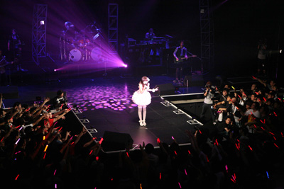 宮崎羽衣さんが『宮崎羽衣1st LIVE TOUR 2009“UI1”』を開催！2010年2月6日には待望の追加公演も決定!!