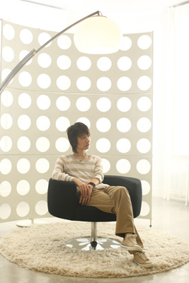 前野智昭がアーティスト活動をスタート！第1弾マキシ「for You…」が発売で記念インタビュー――「かっこよさよりメッセージ。ファンの方への感謝を歌に込めました」-3