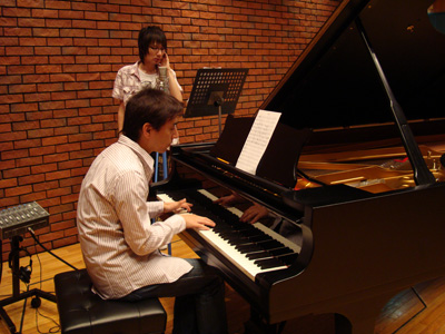 前野智昭がアーティスト活動をスタート！第1弾マキシ「for You…」が発売で記念インタビュー――「かっこよさよりメッセージ。ファンの方への感謝を歌に込めました」-4