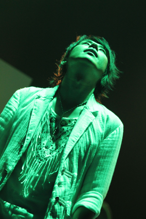 初の単独ワンマンツアーとなった『鈴村健一1stLiveTour2010“Becoming”』ファイナルとなったSHIBUYA-AX追加公演をレポート――「僕は一足早く2010年を迎えていたのかも？」-5