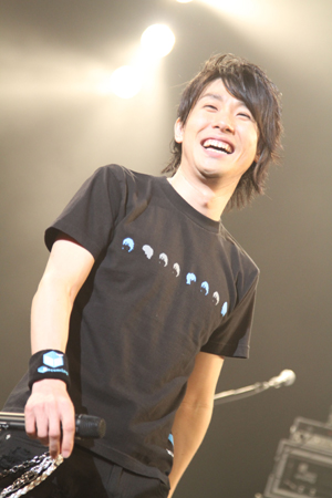 初の単独ワンマンツアーとなった『鈴村健一1stLiveTour2010“Becoming”』ファイナルとなったSHIBUYA-AX追加公演をレポート――「僕は一足早く2010年を迎えていたのかも？」-8