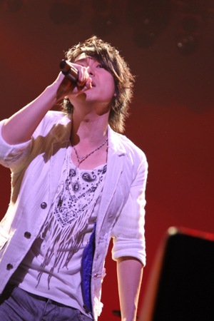 初の単独ワンマンツアーとなった『鈴村健一1stLiveTour2010“Becoming”』ファイナルとなったSHIBUYA-AX追加公演をレポート――「僕は一足早く2010年を迎えていたのかも？」-9