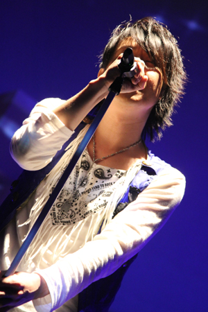 初の単独ワンマンツアーとなった『鈴村健一1stLiveTour2010“Becoming”』ファイナルとなったSHIBUYA-AX追加公演をレポート――「僕は一足早く2010年を迎えていたのかも？」-12