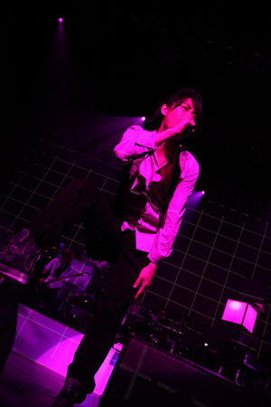 初の単独ワンマンツアーとなった『鈴村健一1stLiveTour2010“Becoming”』ファイナルとなったSHIBUYA-AX追加公演をレポート――「僕は一足早く2010年を迎えていたのかも？」-13