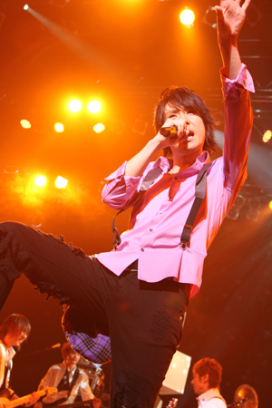 初の単独ワンマンツアーとなった『鈴村健一1stLiveTour2010“Becoming”』ファイナルとなったSHIBUYA-AX追加公演をレポート――「僕は一足早く2010年を迎えていたのかも？」-15