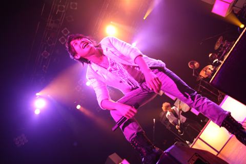 初の単独ワンマンツアーとなった『鈴村健一1stLiveTour2010“Becoming”』ファイナルとなったSHIBUYA-AX追加公演をレポート――「僕は一足早く2010年を迎えていたのかも？」-18