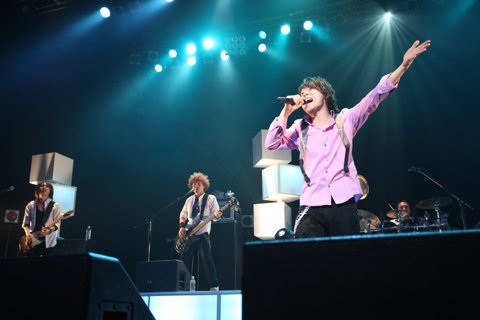 初の単独ワンマンツアーとなった『鈴村健一1stLiveTour2010“Becoming”』ファイナルとなったSHIBUYA-AX追加公演をレポート――「僕は一足早く2010年を迎えていたのかも？」-19